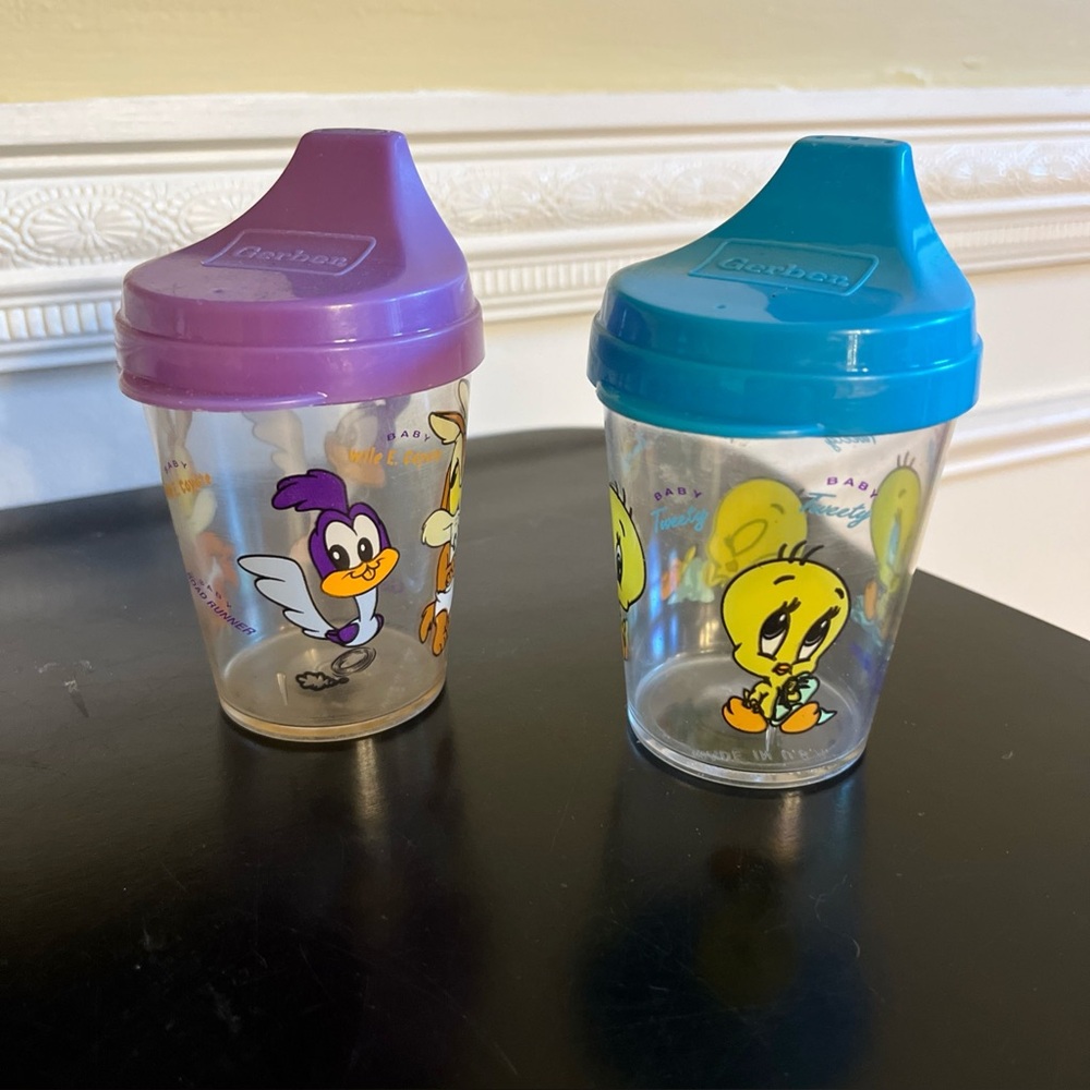 Vintage 1993 Gerber Looney Tunes Lovables 4oz cups- Baby Tweety & Wile E Coyote